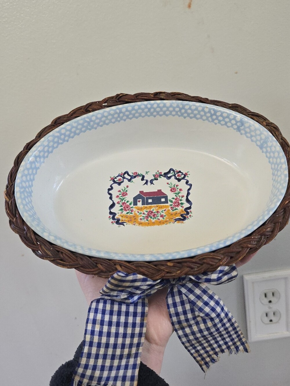 1995 Teamson, Stoneware Casserole Bake Dishe 8.5"with basket Vintage Cottagecore